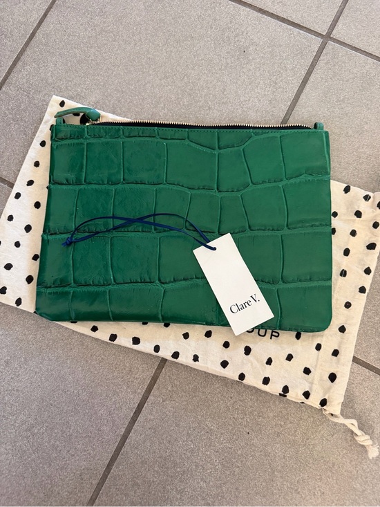 Clare V Handbags - Clare V Green Croc-Embossed Leather Zip Pouch Clutch